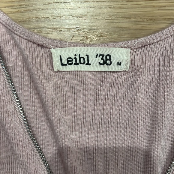 Light pink short sleeve dress with front silver zipper size medium - Picture 3 of 3